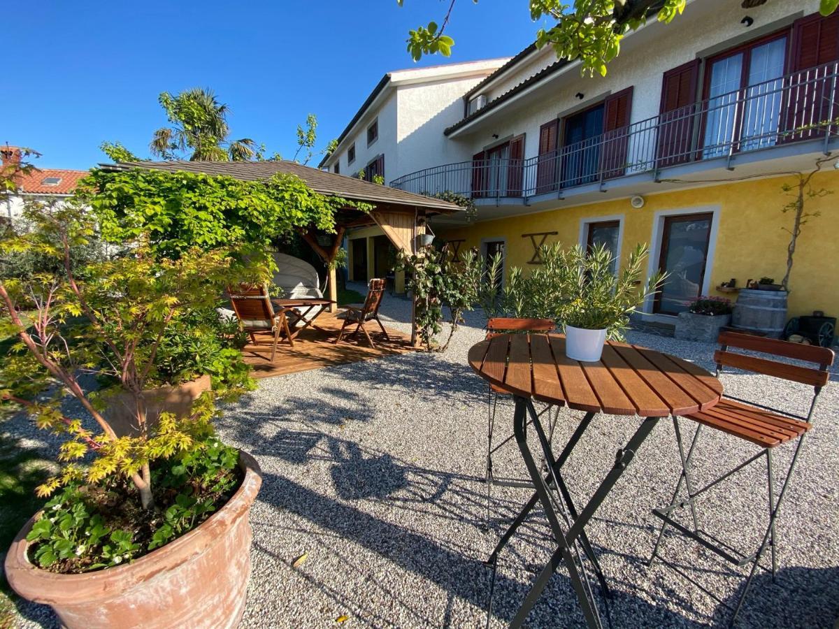 Med Oljkami Apartment Koper Exterior foto